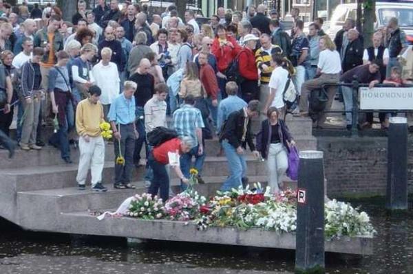 Dodenherdinking Homomonument